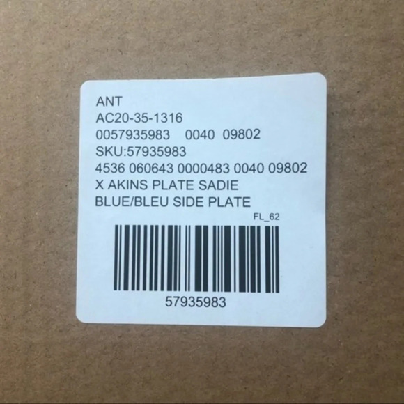 NWT Set/4  ANTHROPOLOGIE Carole Akins Furry Friends White Dog  Dessert Plates - Picture 2 of 3